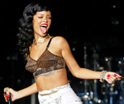 Rihanna Tour Bus Gets Busted for Weed, Documentary to Premiere in May