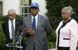 Obama Welcomes Former Negro League Baseball Players to White House