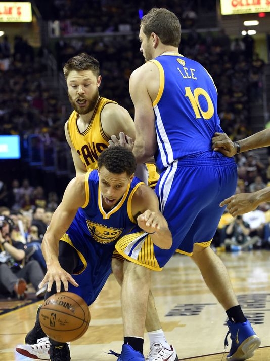 Andre Iguodala, Warriors bounce back to even series with Cavs 2-2