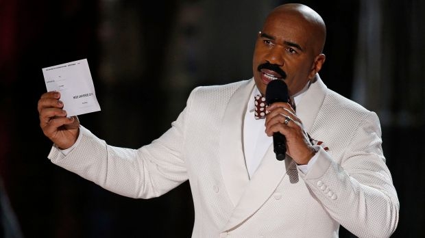 Oh no! Steve Harvey crowns wrong woman Miss Universe
