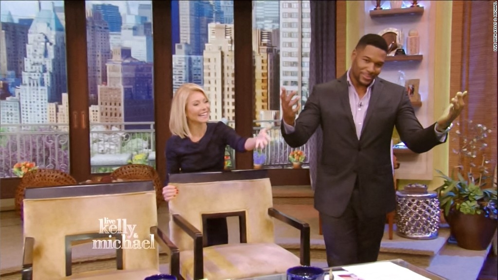 Strahan signs off on “Live,” ending awkward month with Ripa