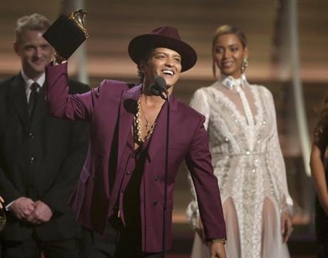 Bruno Mars is pop’s ultimate party boy with hit ’24K Magic’