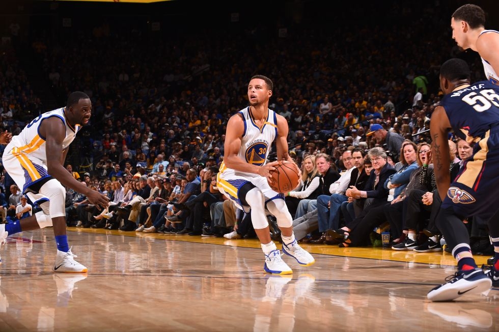 Watch Stephen Curry set the NBA record for 3-pointers in a game with another crazy shot