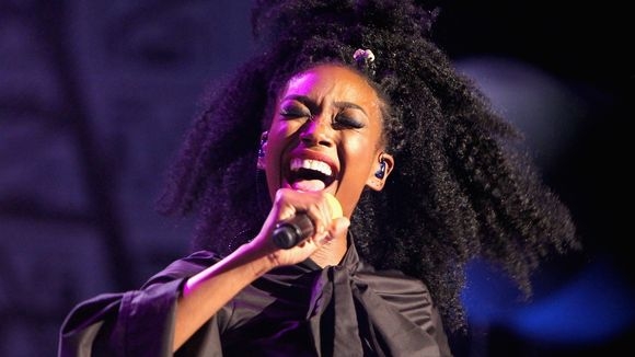 Watch Brandy bring down the house at the 2016 Soul Train Awards