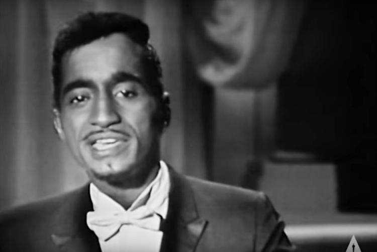 Sammy Davis Jr. was given the wrong envelope while he was presenting during the 1964 Oscars