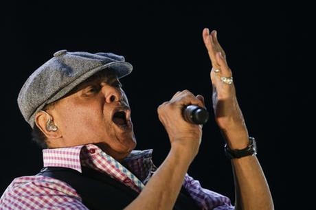 Exhaustion forces singer Al Jarreau to retire from touring