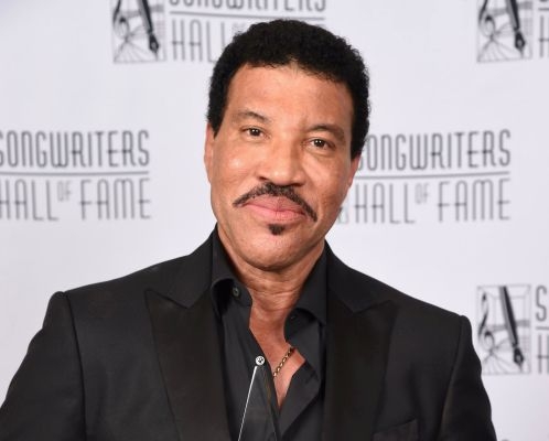 Lionel Richie postpones ‘All the Hits’ tour with Mariah Carey due to knee surgery