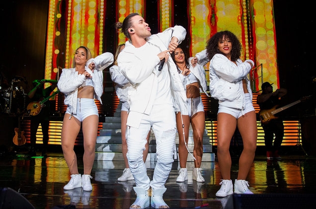 Prince Royce, Chris Brown & More To Perform At 2017 Latin AMAs