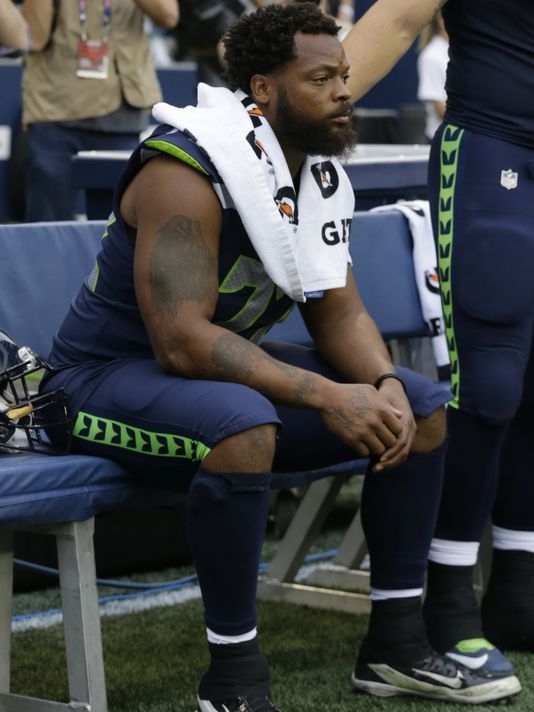 Seahawks’ Michael Bennett claims police drew guns, used excessive force in Vegas incident