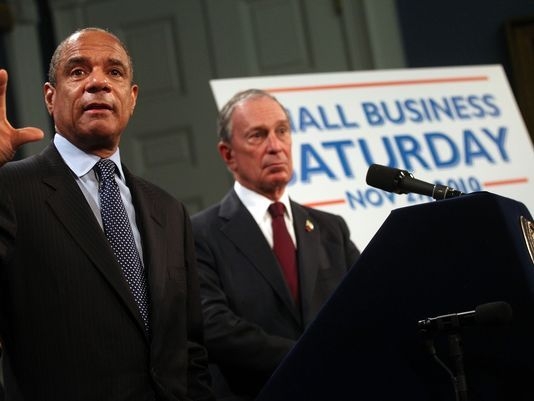 American Express CEO Kenneth Chenault to step down