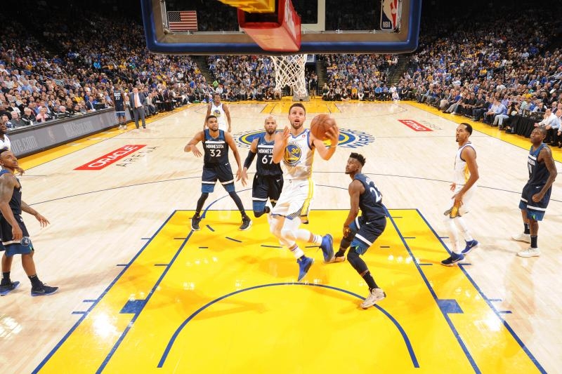 Stephen Curry, Warriors Rout Timberwolves for 5th Straight Win