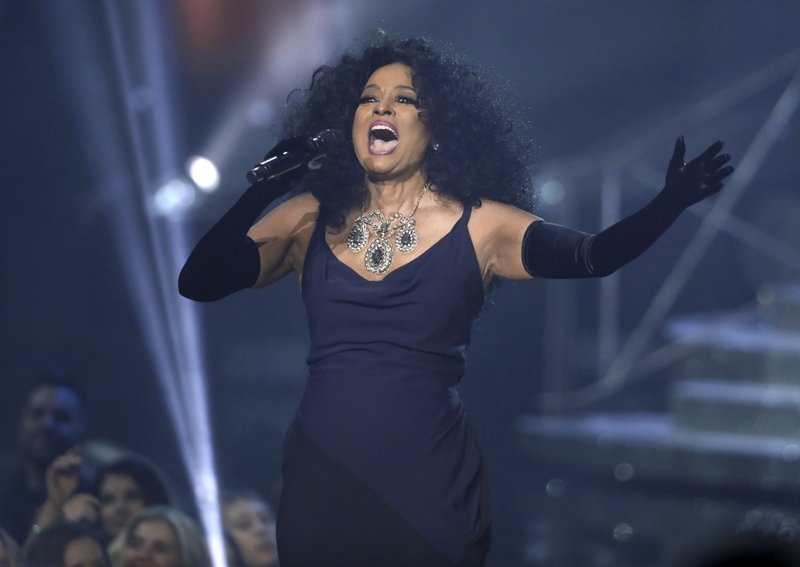 Women dominate American Music Awards, but not as nominees