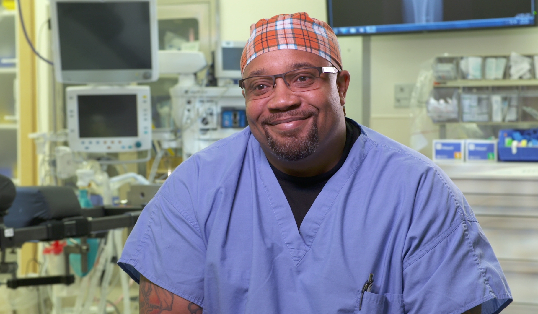 Darthvader Williamson, 39, is a surgical tech in Memphis. (Photo: Yahoo)