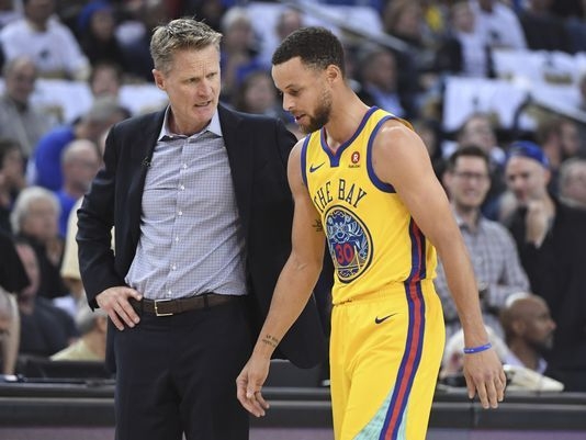 Steph Curry’s latest ankle injury puts Golden State Warriors in tough spot