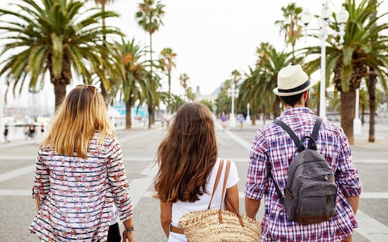 How to Go on Vacation With Your Friends If You Can’t Really Afford It