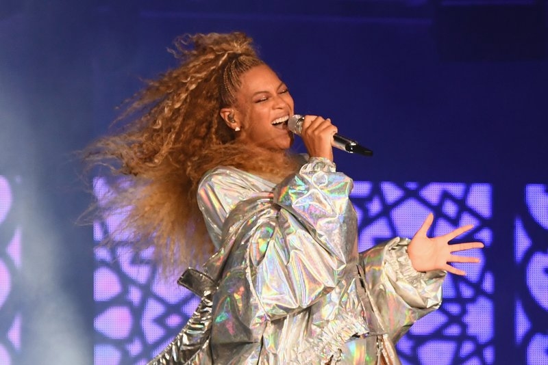 Beyoncé Dedicates Detroit Concert to Ailing Aretha Franklin