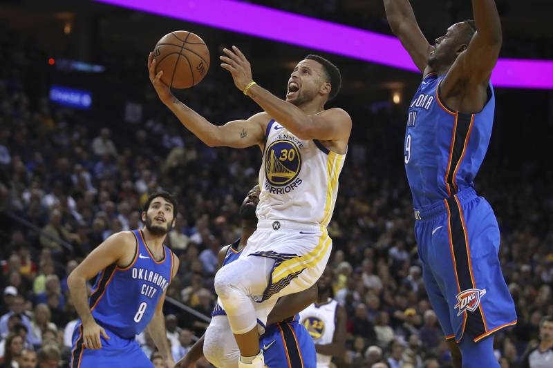 Stephen Curry Rips Thunder for 32 Points in Opening Night Eruption