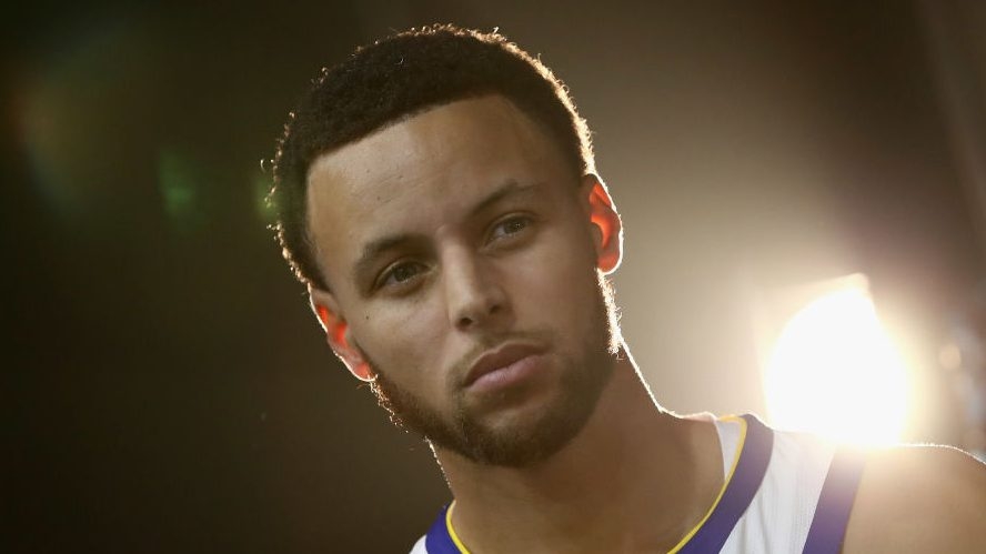 WATCH Stephen Curry hit a one-handed, backward over the head half courter!