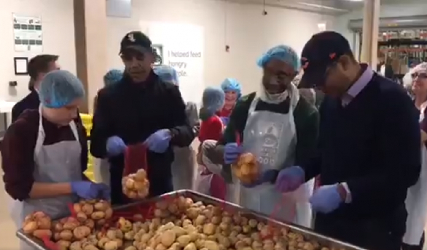 Barack Obama visits Chicago food bank to help out for Thanksgiving