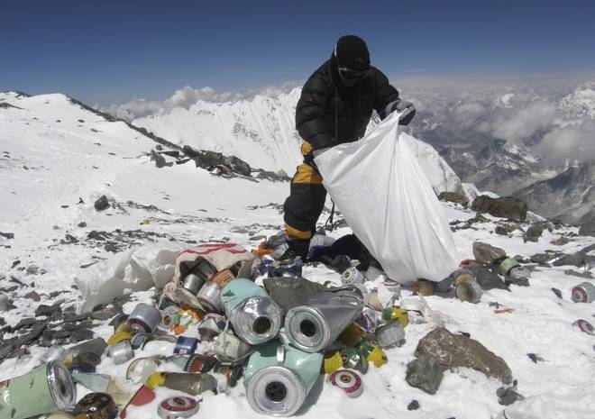 World’s highest dump? Mount Everest is covered in tons of trash and dead bodies