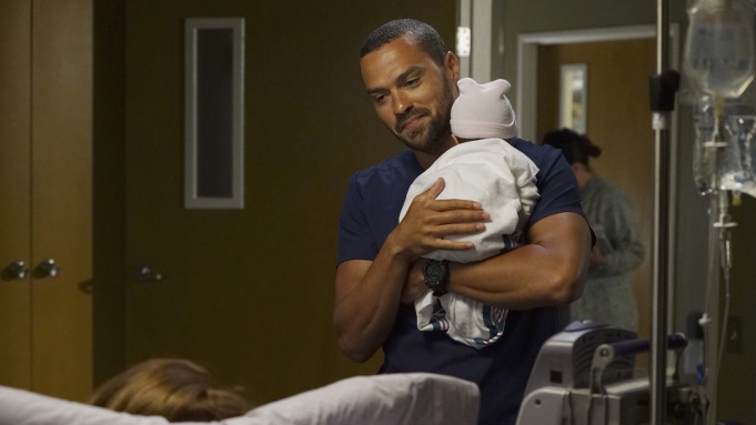 Jesse Williams Inks New Deal To Continue On ‘Grey’s Anatomy’