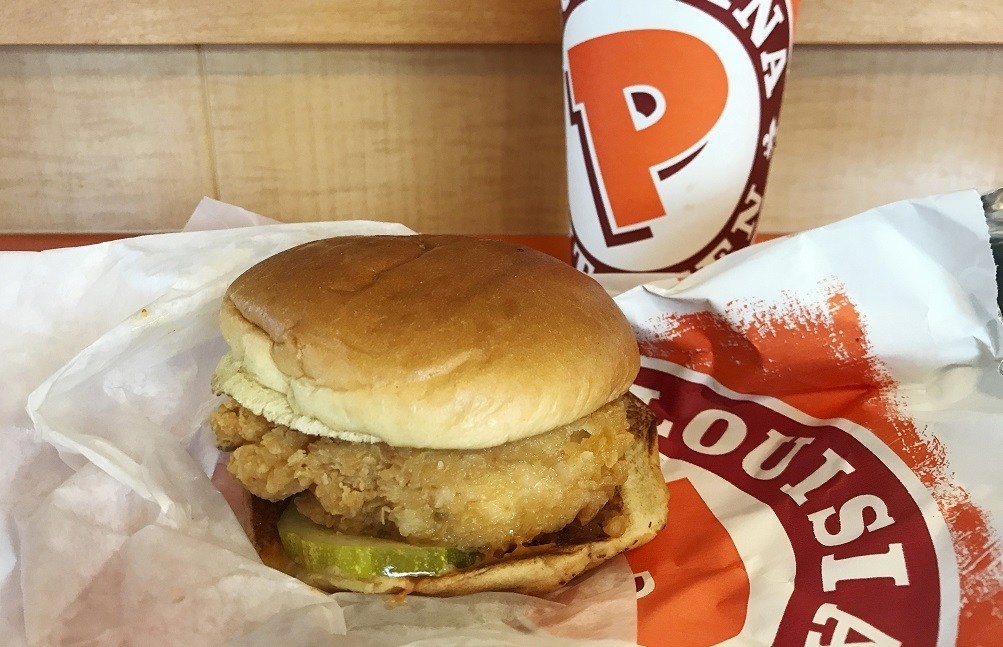 Tennessee man sues Popeyes for running out of chicken sandwiches