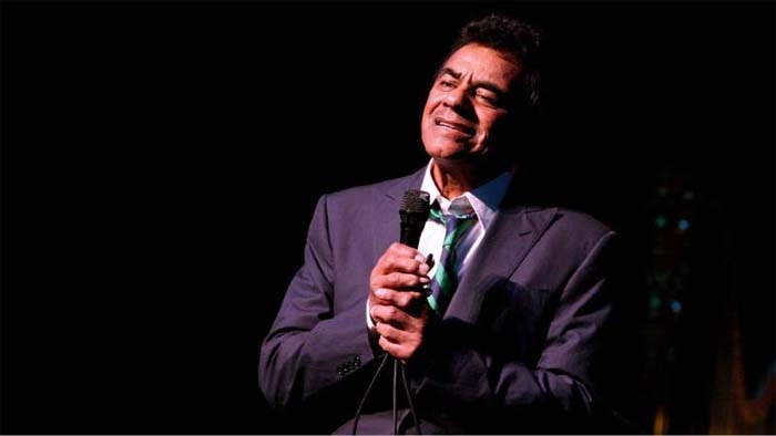 Mathis Mesmerized: Johnny Mathis’ Christmas Concert In San Jose — A Review