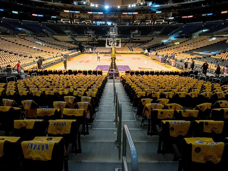 Lakers Giving Away 20,000 Kobe Bryant Shirts at Staples, Players To Wear Patch