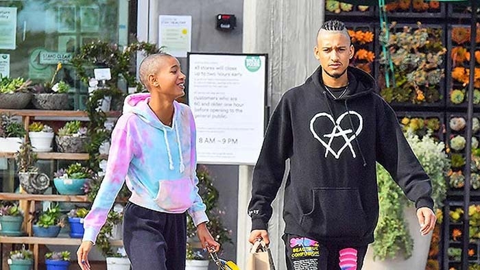 Willow Smith Looks Gorgeous With Shaved Head Shopping For Groceries With BF Tyler Cole