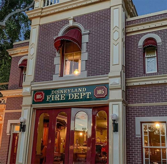 This One Light at Disneyland Always Stays on, Even When It’s Closed — Here’s the Sweet Reason