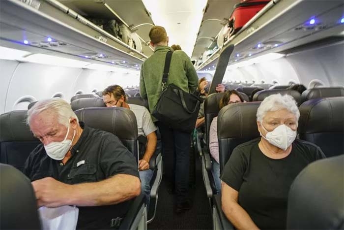 Man Asked to Deplane American Airlines Flight After Refusing to Wear Mask