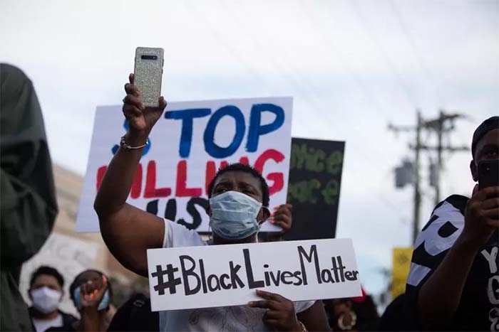 Police Officer Fired For Saying He ‘Can’t Wait’ to Slaughter Black People