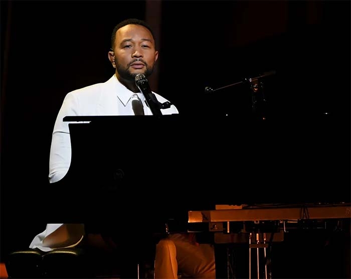 John Legend dedicates emotional Billboard Music Awards performance to Chrissy Teigen after pregnancy loss