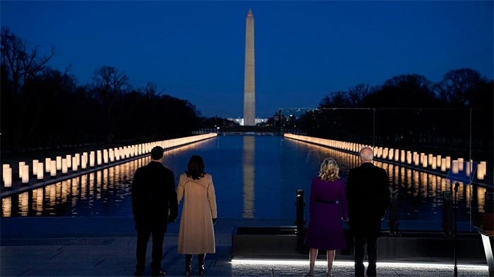 400 Lights, For 400,000 Dead, Illuminate Lincoln Memorial Reflecting Pool