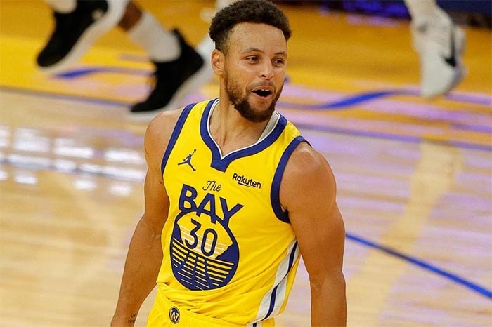 Curry scores 30 after career night, Warriors beat Kings