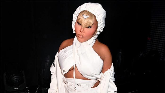 Let’s Get A Round Of Applause For Lil Kim And Her Prada Bayang