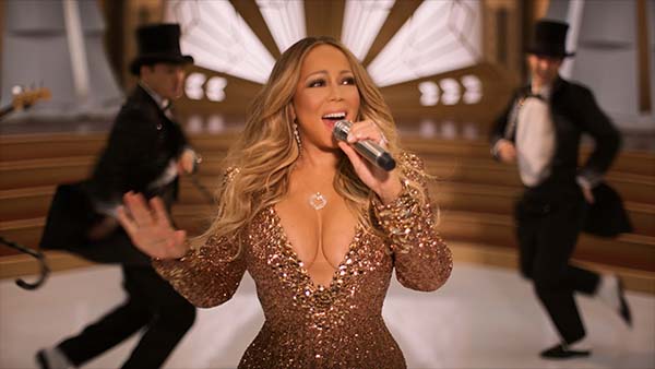 Mariah Carey had ‘six grown men’ carry her 60-pound holiday special gown