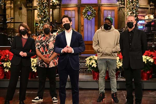 ‘SNL’: Bare-bones holiday episode was an unsettling reminder that the pandemic isn’t over
