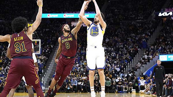 Golden State Warriors’ Klay Thompson scores 17 points, punctuates return with ‘vicious’ dunk