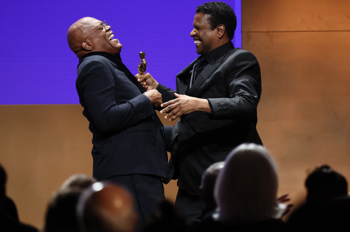 Samuel L. Jackson Receives His First-Ever Oscar from Denzel Washington 'I'm Really Proud'