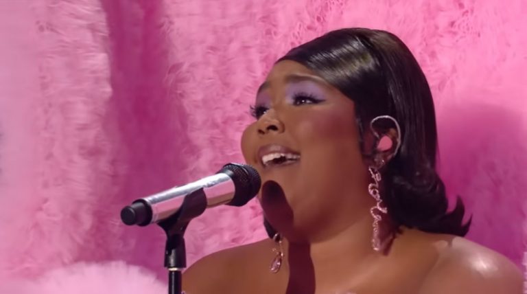 BRIT Awards 2023: Lizzo shows off her gorgeous curves