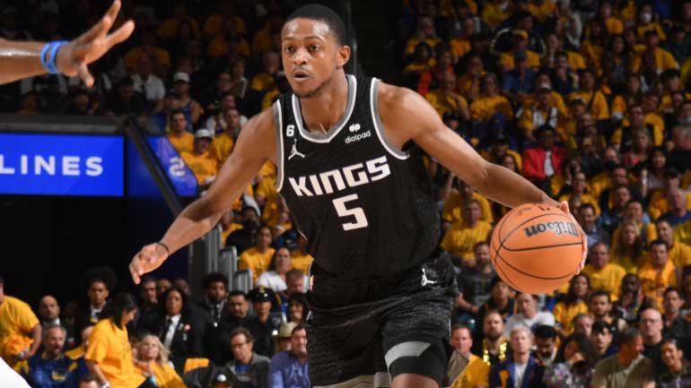 De’Aaron Fox injury: Kings star fractures finger, could miss Game 5