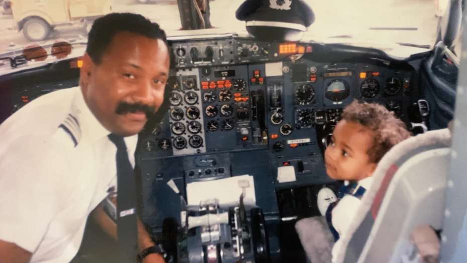 A kid posed with his pilot dad in an airplane. Almost 30 years later they recreated the photo