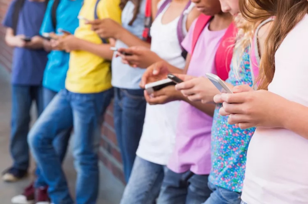 How Smartphones Are Hurting Our Kids